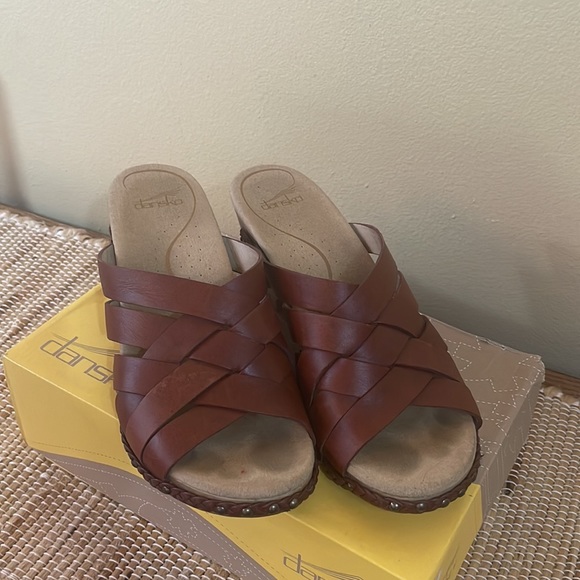Dansko Tory Veg Brown Sandal - Picture 3 of 6